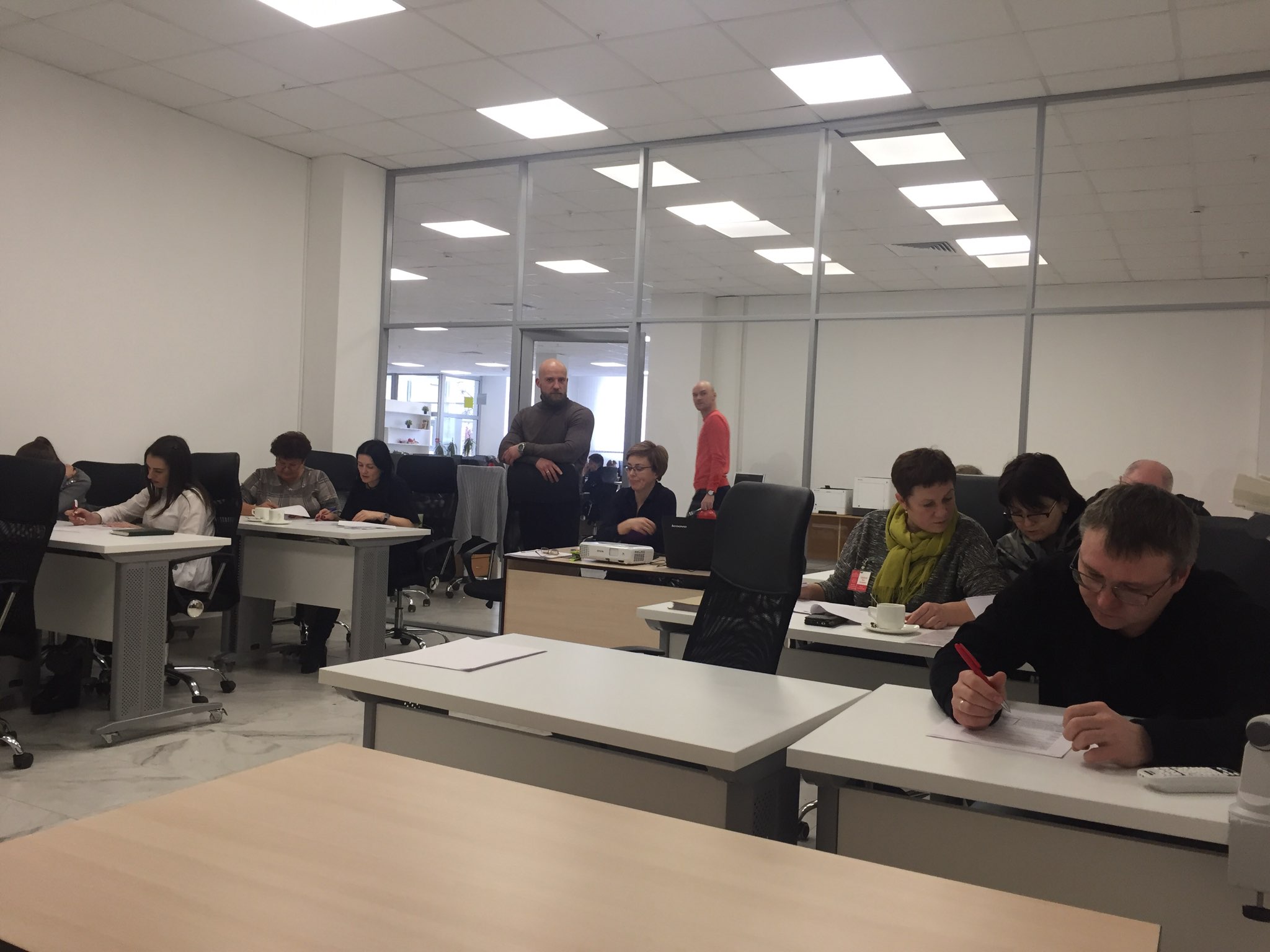 3D62E966 FA6D 432A 83DD 96B1E3B84AE8